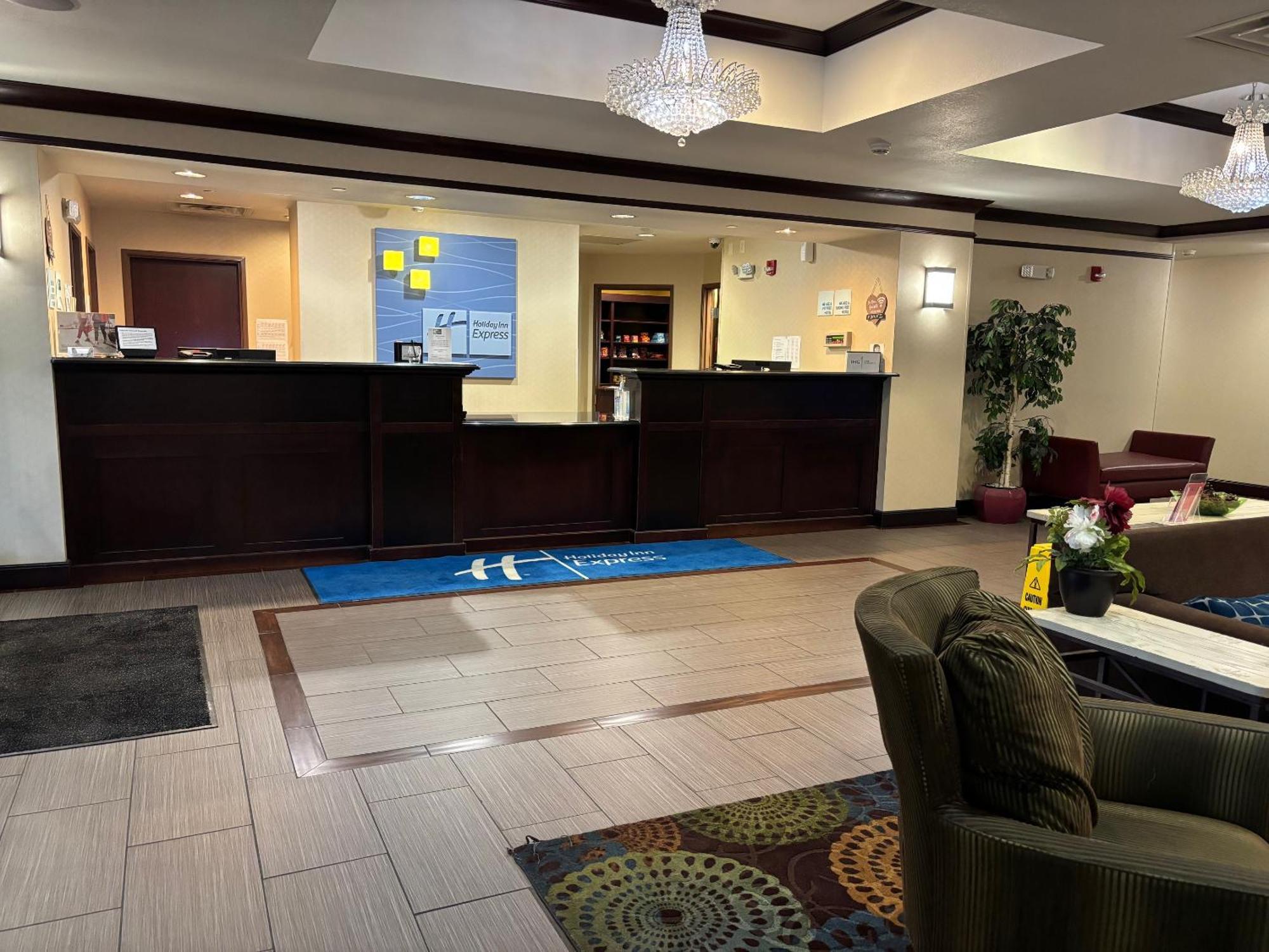 Holiday Inn Express Belle Vernon Экстерьер фото