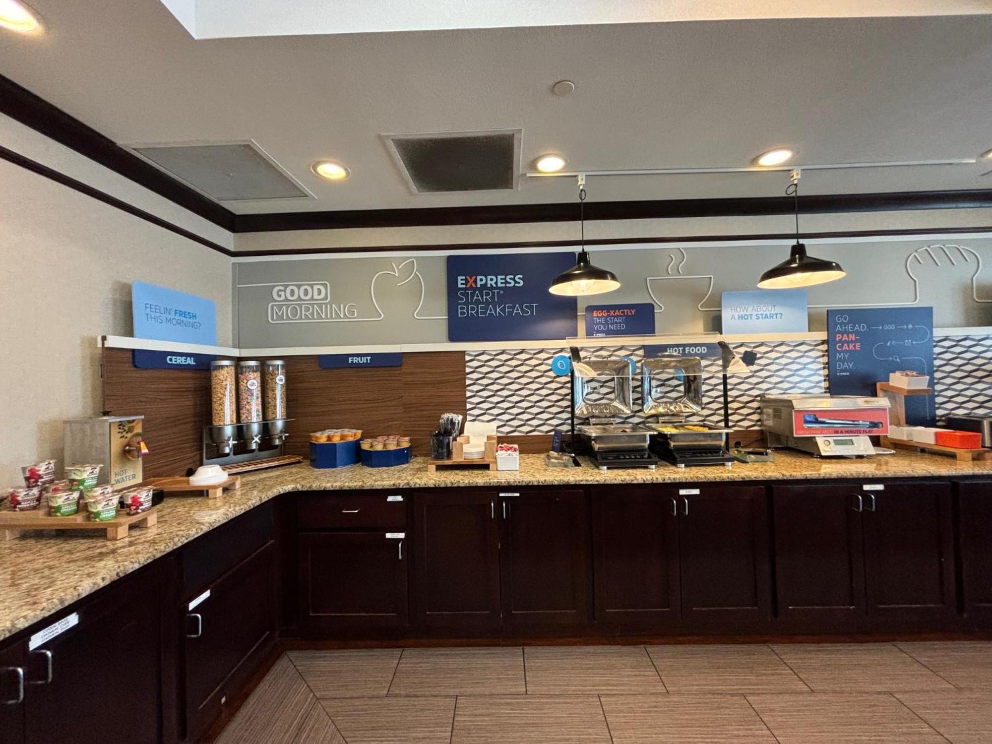 Holiday Inn Express Belle Vernon Экстерьер фото