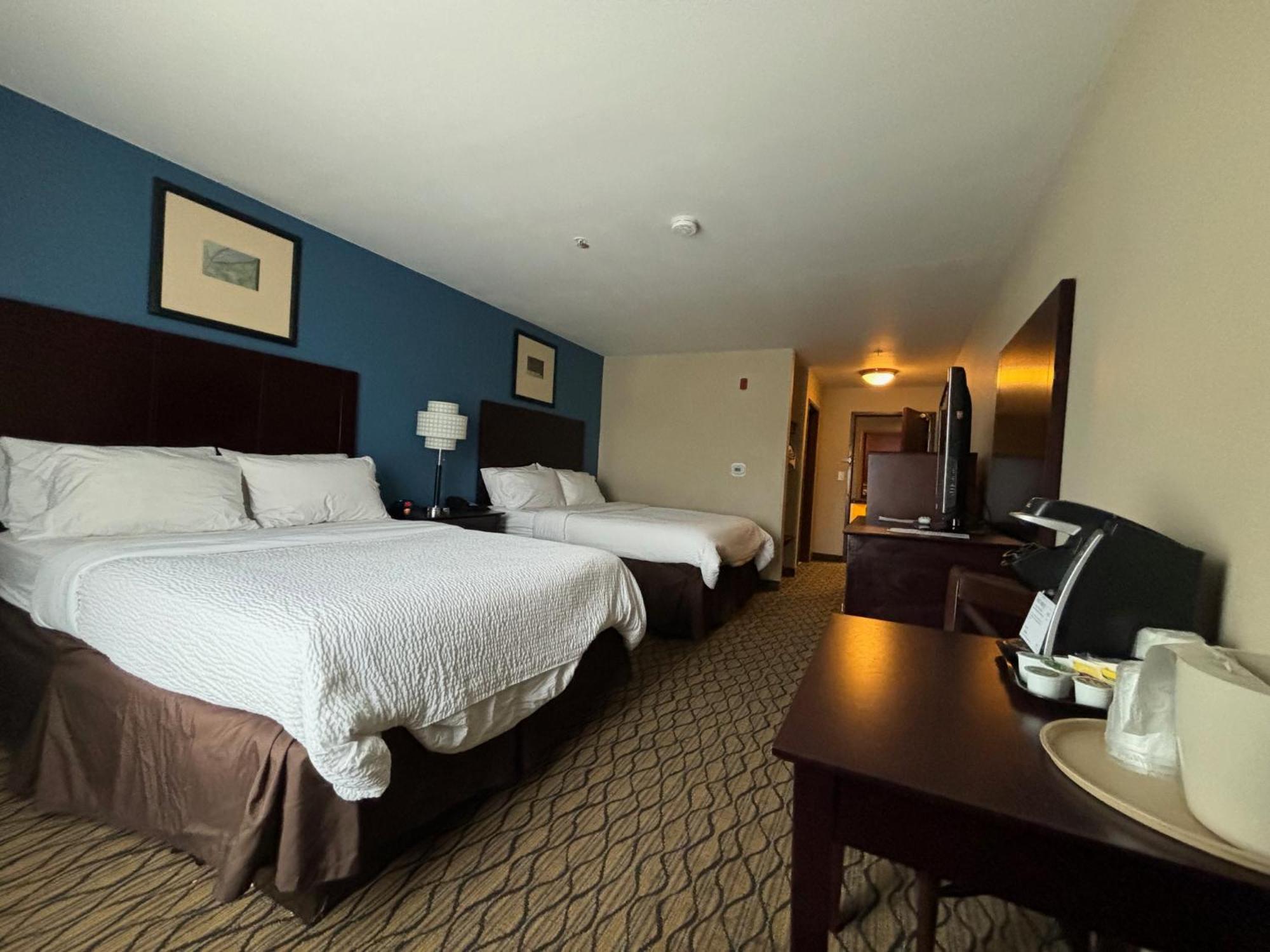 Holiday Inn Express Belle Vernon Экстерьер фото