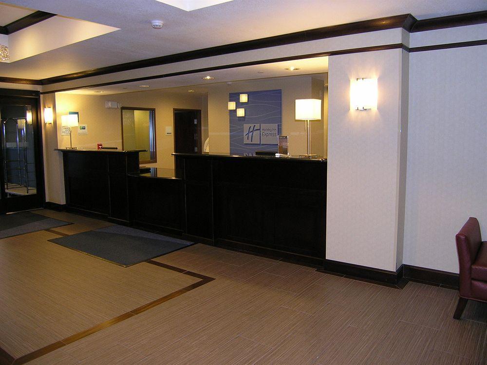 Holiday Inn Express Belle Vernon Экстерьер фото
